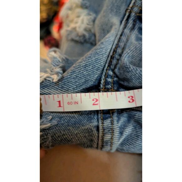 Vtg Levis 565 Cut Off Jean Shorts Student Women 28 Distressed Light Denim 90s - Picture 10 of 12
